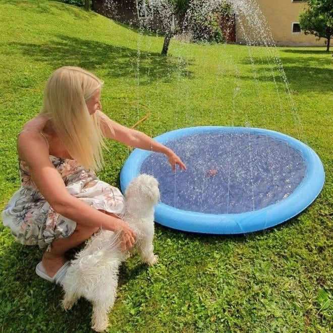 Esterilla de riego de verano para mascotas y niños.